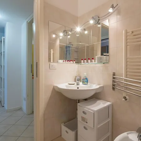 Xenia - Spacious Three-room 10 Min From Linate Appartamento