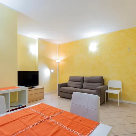 Xenia - Spacious Three-room 10 Min From Linate Milán